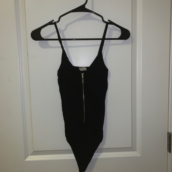 Tops - 🦋Black Zipper Bodysuit